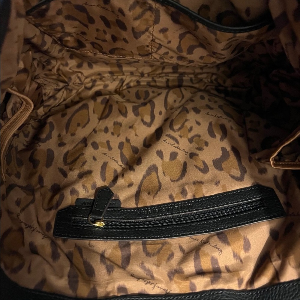Aimee Kestenberg Elegant Black Leather Shoulder Bag - Picture 9 of 12